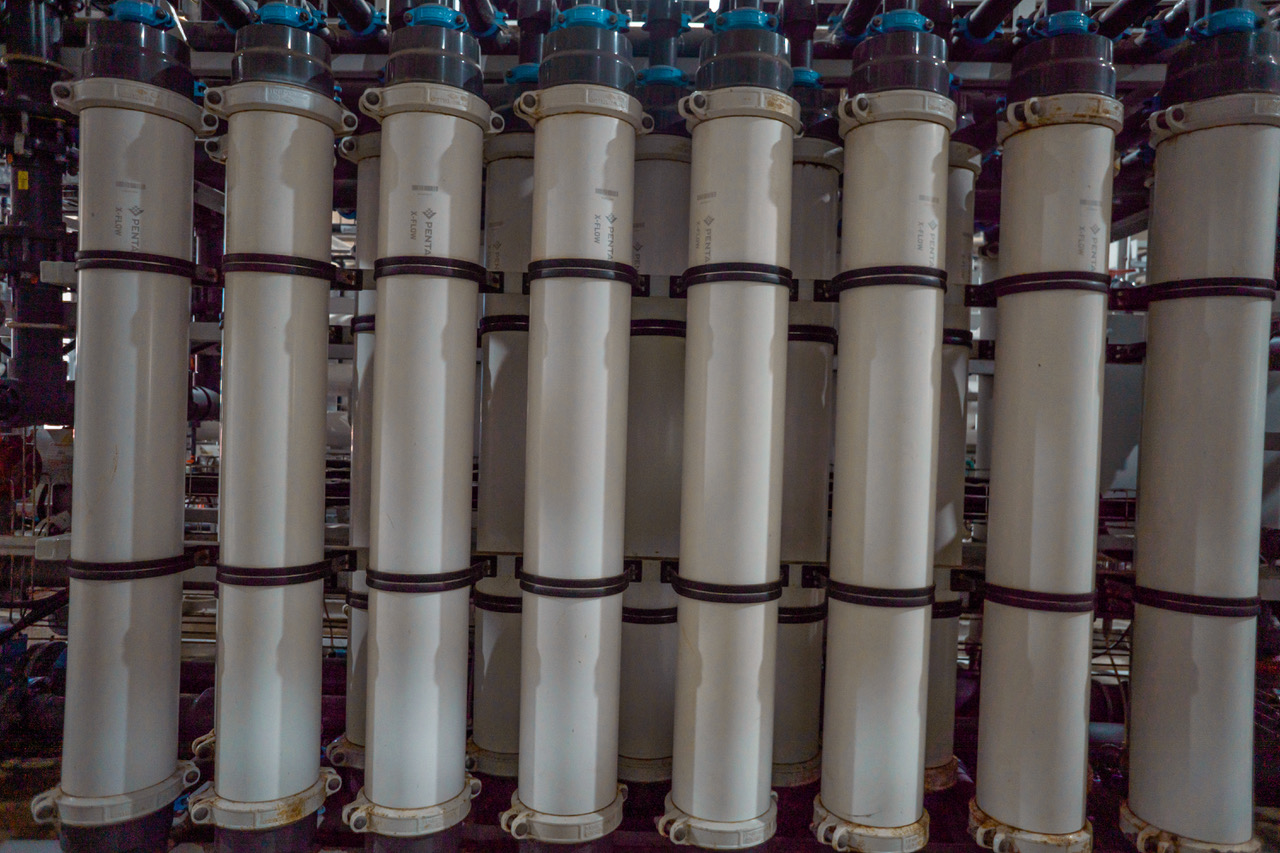 vecteezy_water-treatment-plant-use-the-sea-water-reverse-osmosis-and_22874171